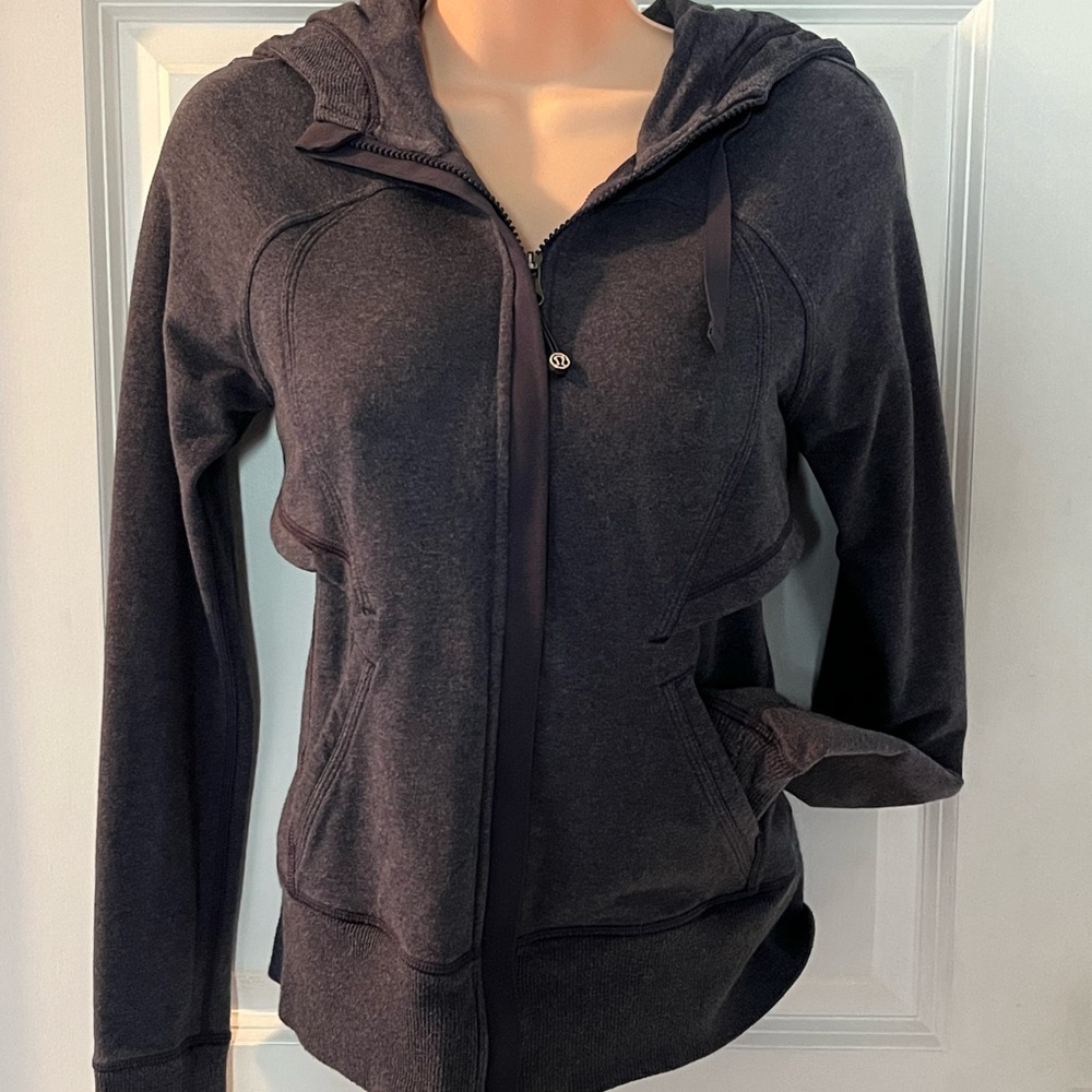Lululemon Jacket front zipper.